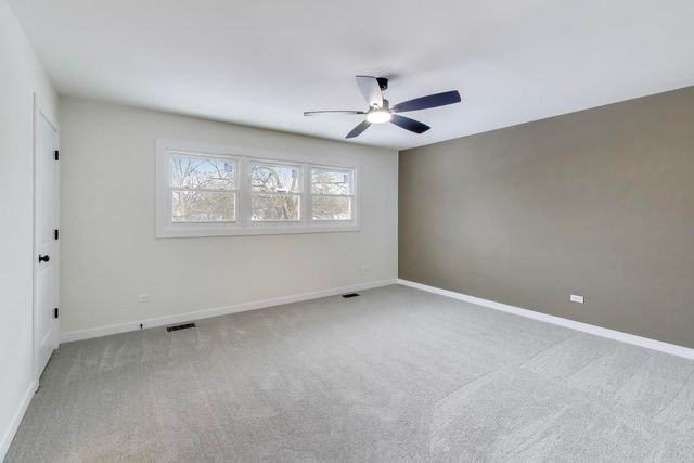 123 Kainer Avenue, Barrington, IL 60010