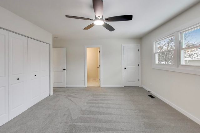 123 Kainer Avenue, Barrington, IL 60010