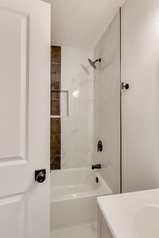 123 Kainer Avenue, Barrington, IL 60010