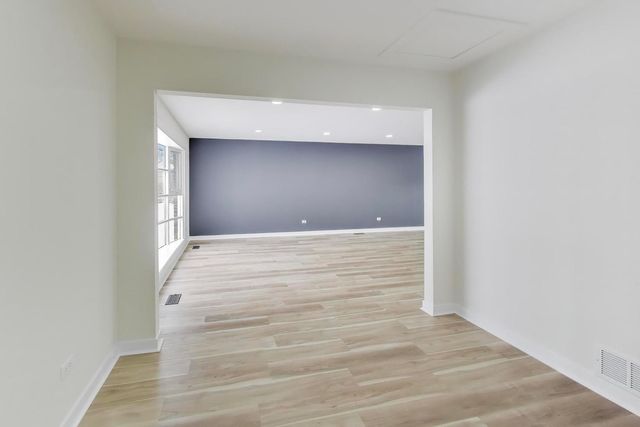 123 Kainer Avenue, Barrington, IL 60010