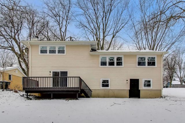 123 Kainer Avenue, Barrington, IL 60010