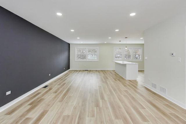 123 Kainer Avenue, Barrington, IL 60010