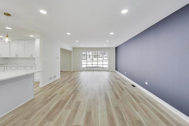 123 Kainer Avenue, Barrington, IL 60010