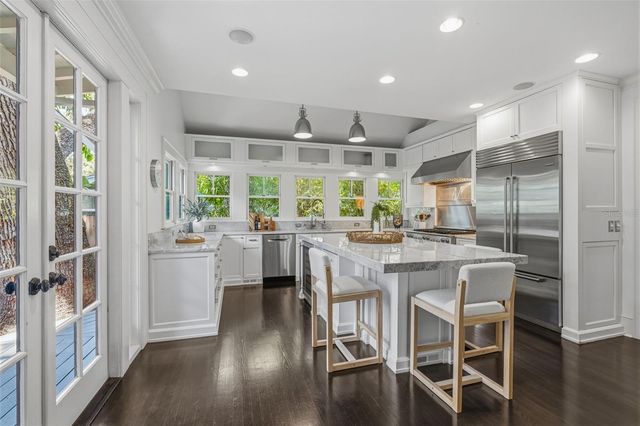 1811 W HILLS AVENUE, Tampa, FL 33606