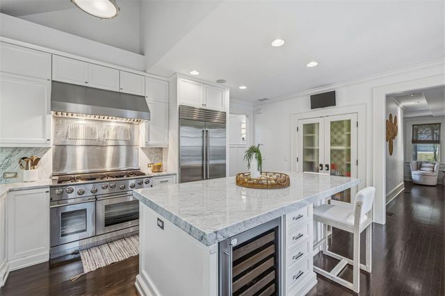 1811 W HILLS AVENUE, Tampa, FL 33606