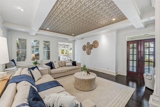 1811 W HILLS AVENUE, Tampa, FL 33606