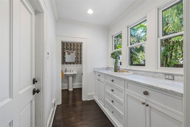 1811 W HILLS AVENUE, Tampa, FL 33606