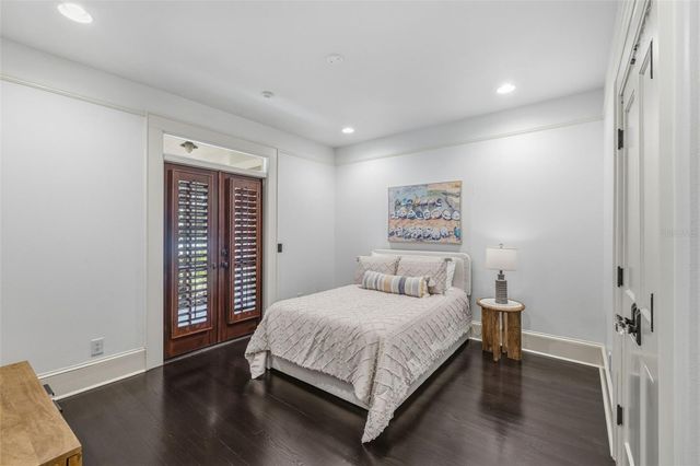 1811 W HILLS AVENUE, Tampa, FL 33606