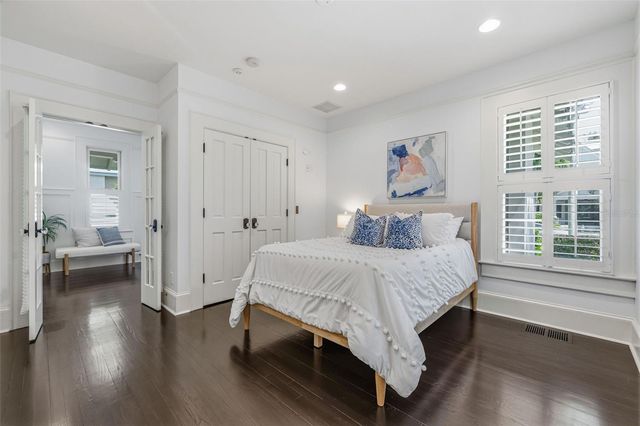 1811 W HILLS AVENUE, Tampa, FL 33606