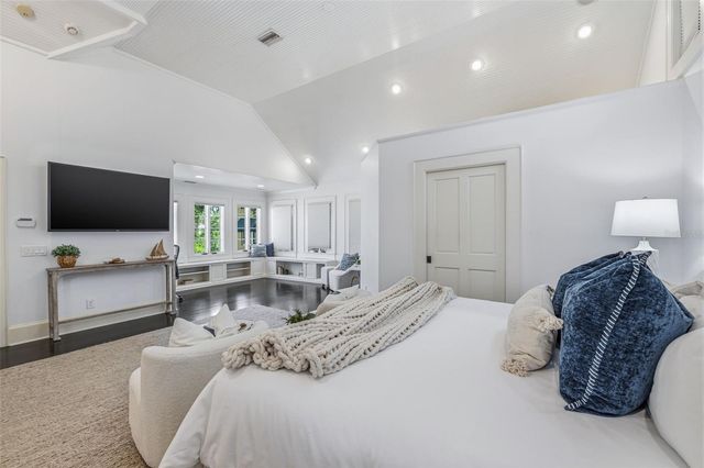 1811 W HILLS AVENUE, Tampa, FL 33606