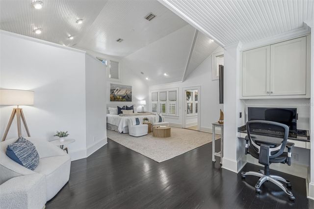 1811 W HILLS AVENUE, Tampa, FL 33606