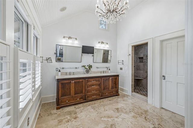 1811 W HILLS AVENUE, Tampa, FL 33606