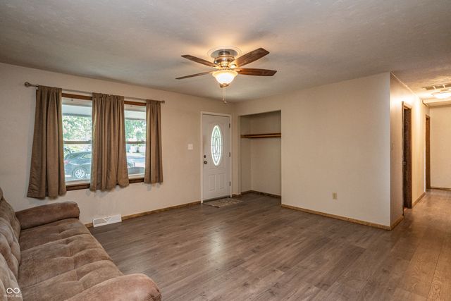 618 Holiday Drive, Seymour, IN 47274