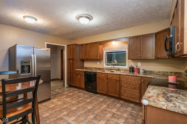 618 Holiday Drive, Seymour, IN 47274