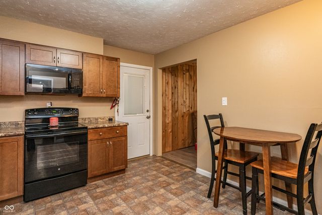 618 Holiday Drive, Seymour, IN 47274