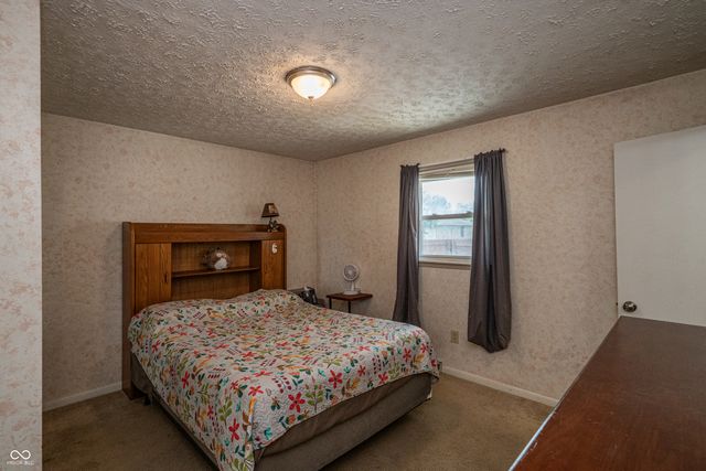 618 Holiday Drive, Seymour, IN 47274