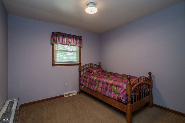 618 Holiday Drive, Seymour, IN 47274