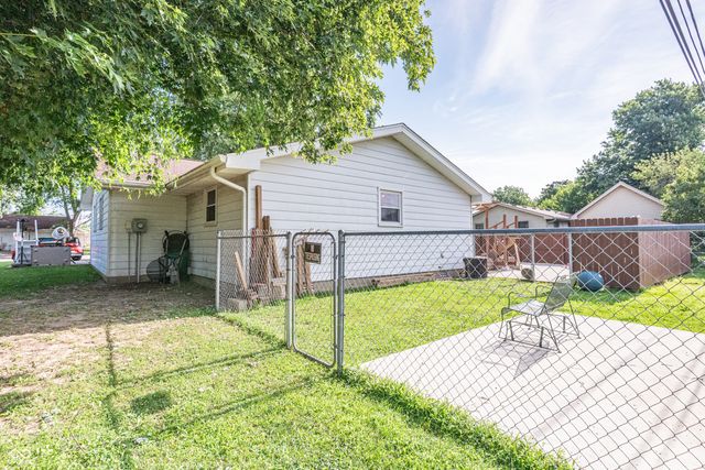 618 Holiday Drive, Seymour, IN 47274