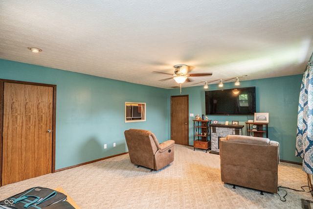 618 Holiday Drive, Seymour, IN 47274