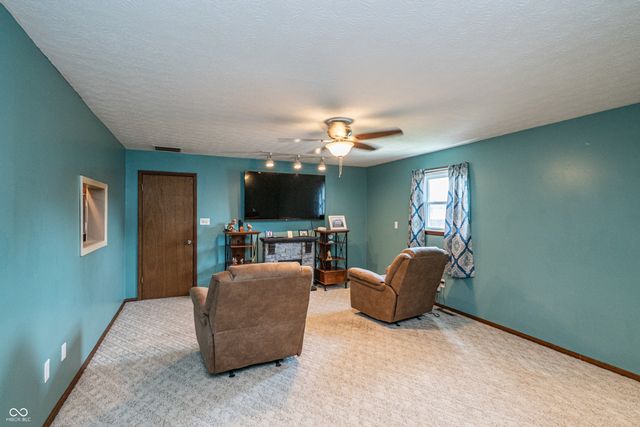 618 Holiday Drive, Seymour, IN 47274