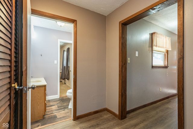 618 Holiday Drive, Seymour, IN 47274