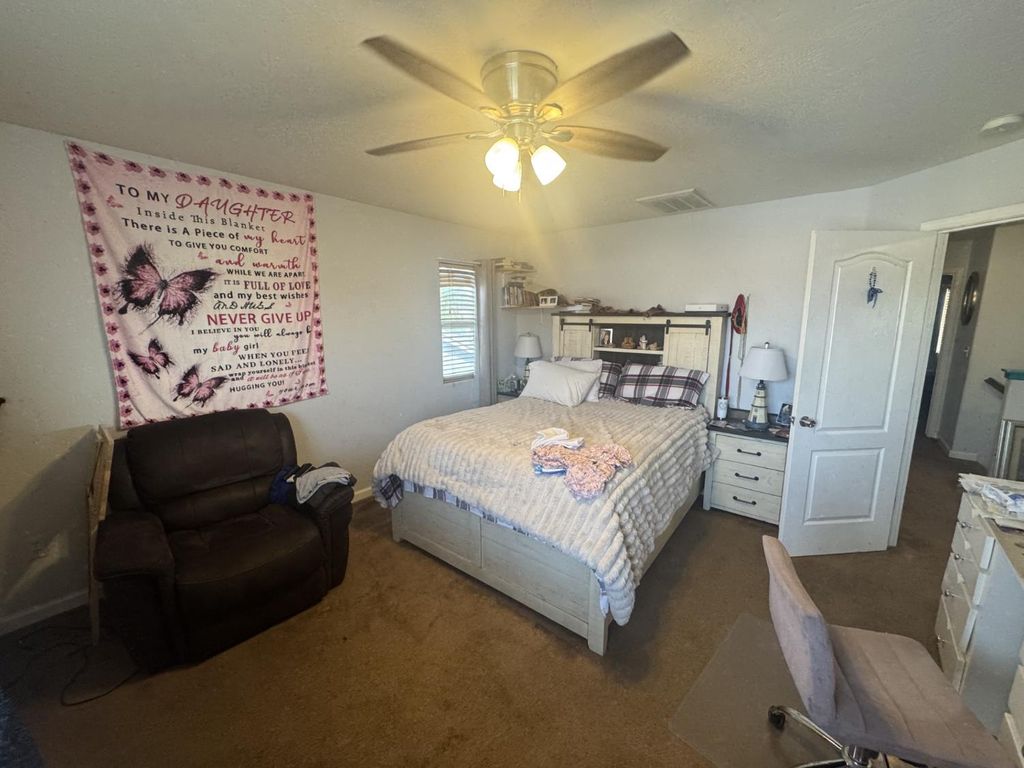 Image 15 of property listing at 6310 E Woodward Avenue, Fresno, CA 93727