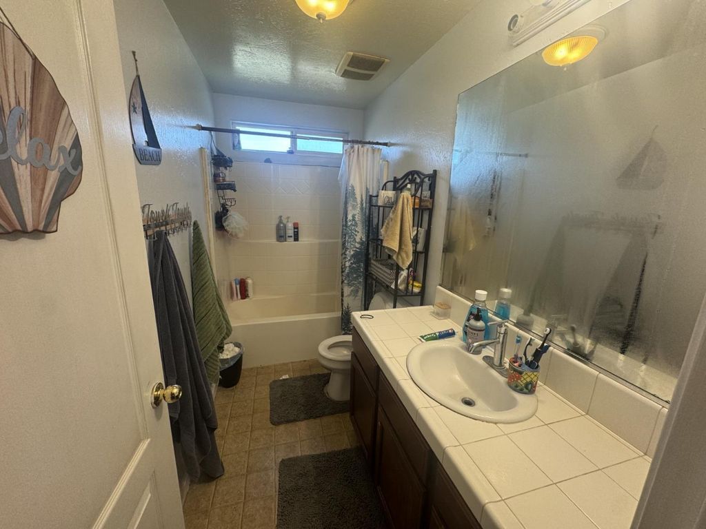 Image 21 of property listing at 6310 E Woodward Avenue, Fresno, CA 93727