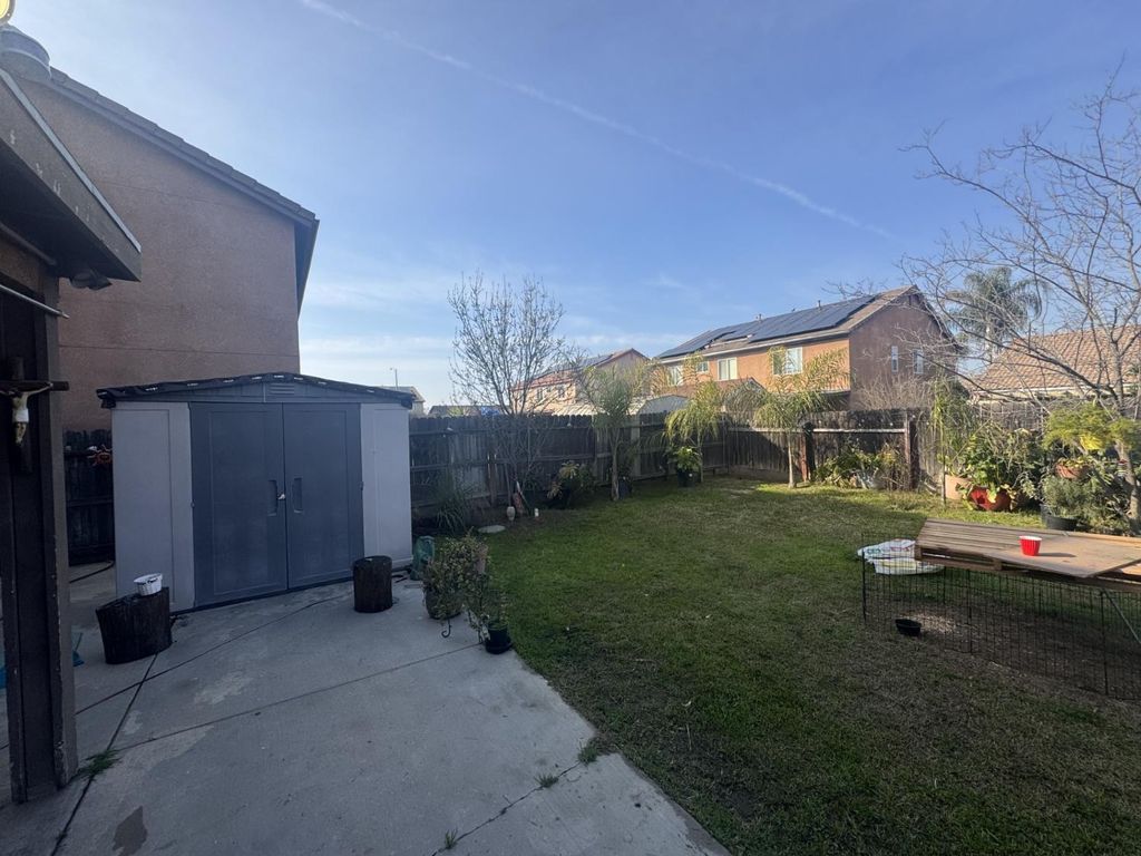Image 6 of property listing at 6310 E Woodward Avenue, Fresno, CA 93727