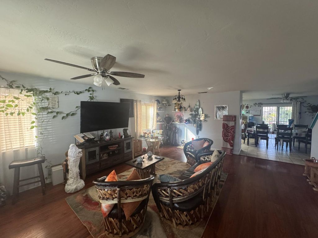 Image 8 of property listing at 6310 E Woodward Avenue, Fresno, CA 93727
