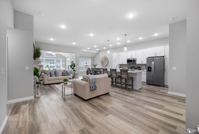 8289 Grande Lk Circle, Temperance, MI 48182