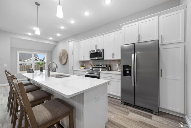8289 Grande Lk Circle, Temperance, MI 48182