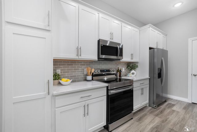 8289 Grande Lk Circle, Temperance, MI 48182