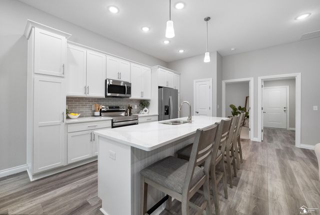 8289 Grande Lk Circle, Temperance, MI 48182