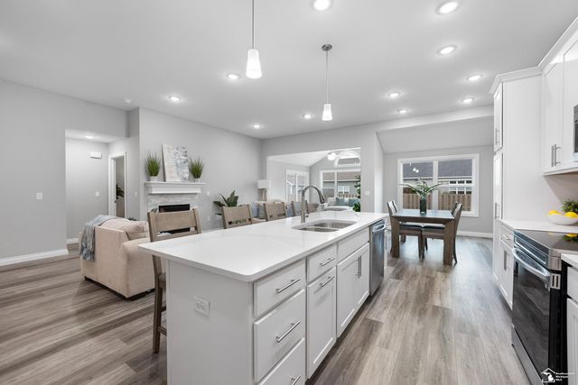 8289 Grande Lk Circle, Temperance, MI 48182