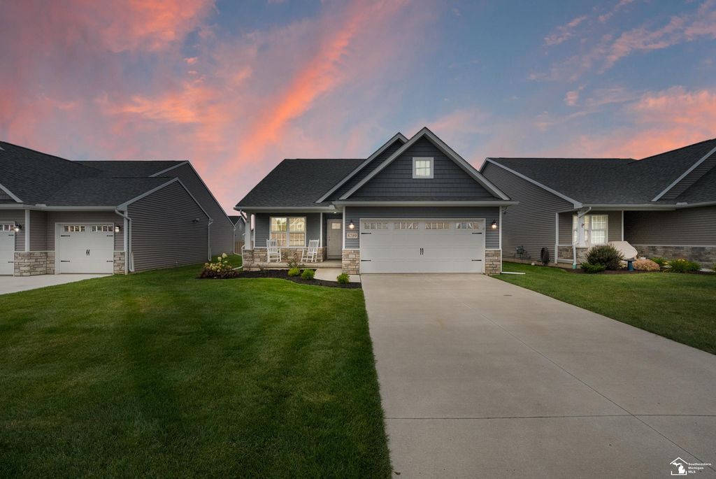 8289 Grande Lk Circle, Temperance, MI 48182