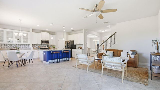 17044 Goldcrest Loop, Clermont, FL 34714