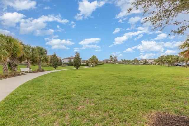 17044 Goldcrest Loop, Clermont, FL 34714