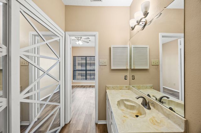 4800 W Lovers Lane 406, Dallas, TX 75209