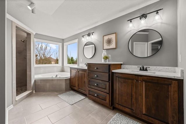 23916 W 124th Court, Olathe, KS 66061