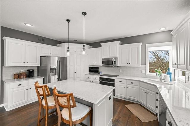 23916 W 124th Court, Olathe, KS 66061