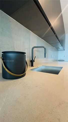 20 NE 11 St ExecPH11, Miami, FL 33132