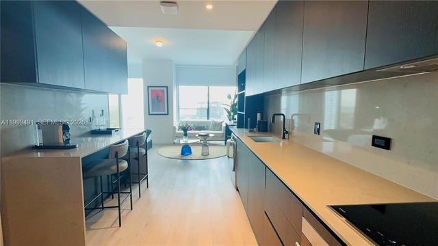 20 NE 11 St ExecPH11, Miami, FL 33132