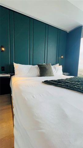 20 NE 11 St ExecPH11, Miami, FL 33132