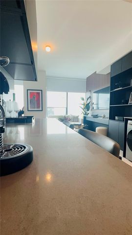 20 NE 11 St ExecPH11, Miami, FL 33132