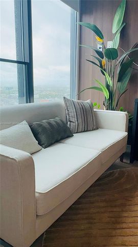 20 NE 11 St ExecPH11, Miami, FL 33132