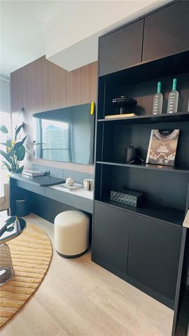 20 NE 11 St ExecPH11, Miami, FL 33132