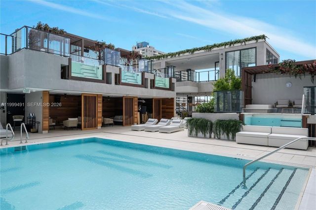 20 NE 11 St ExecPH11, Miami, FL 33132