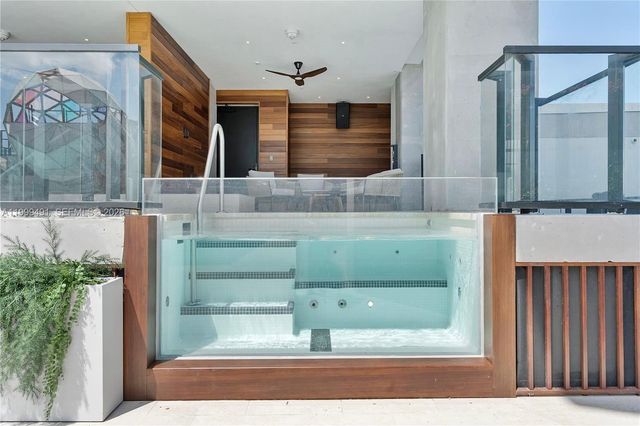 20 NE 11 St ExecPH11, Miami, FL 33132