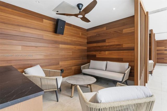 20 NE 11 St ExecPH11, Miami, FL 33132