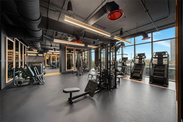 20 NE 11 St ExecPH11, Miami, FL 33132